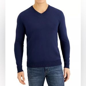 Levi’s Navy blue sweater for men size small v neck